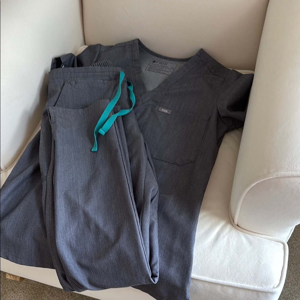 Graphite Grey Figs Scrub Set